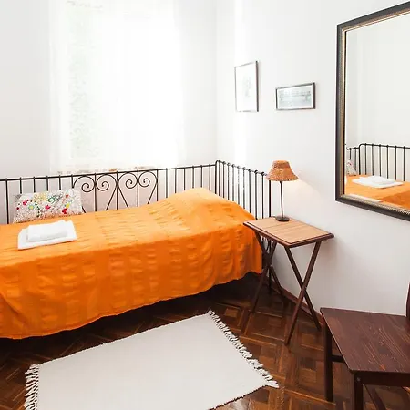Ira Apartment *