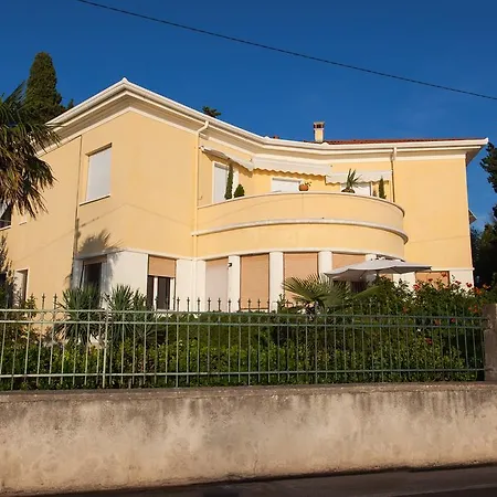 Apartment Ira *