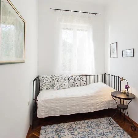 Apartment Ira